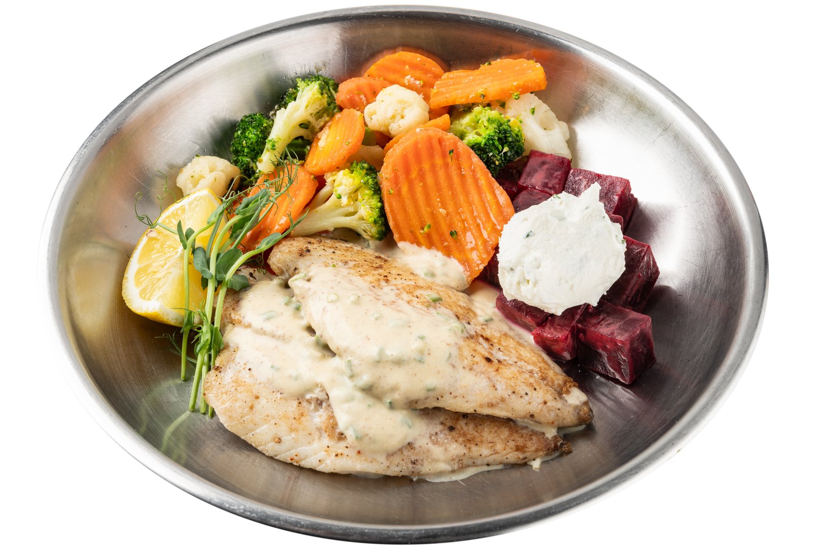 Photo Dish Dorado fillet with vegetables, beets and sauce