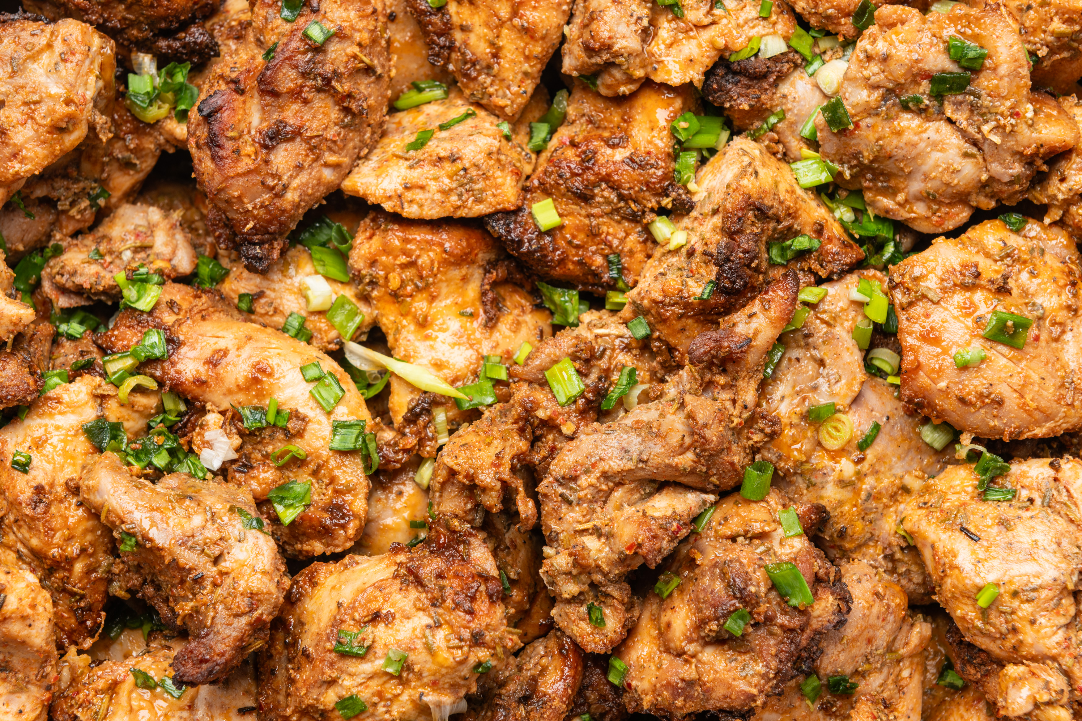 Photo Grilled chicken fillet with pepper, lemon and rosemary